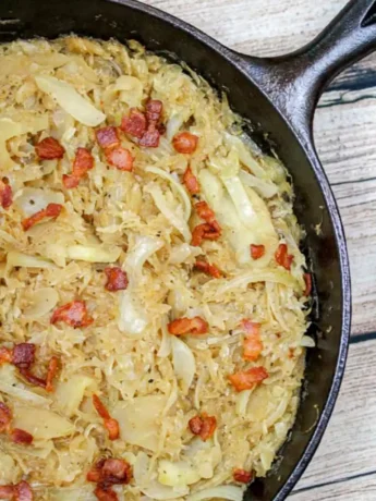 Sauerkraut-with-bacon-skillet-