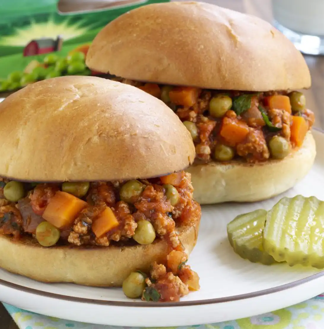Turkey Bolognese Sandwich with Peas and Carrots